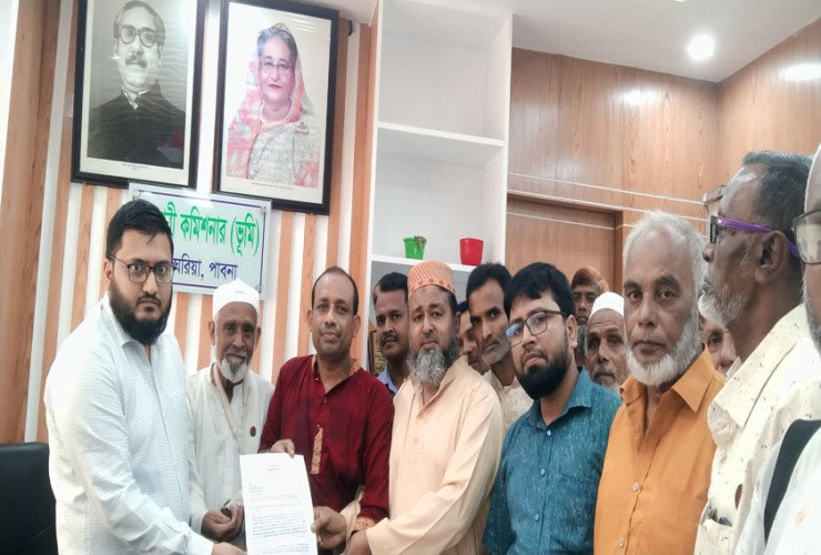 চাকুরীতে মুক্তিযোদ্ধা কোটা পু:বহালের দাবিতে  স্মারক লিপি প্রদান